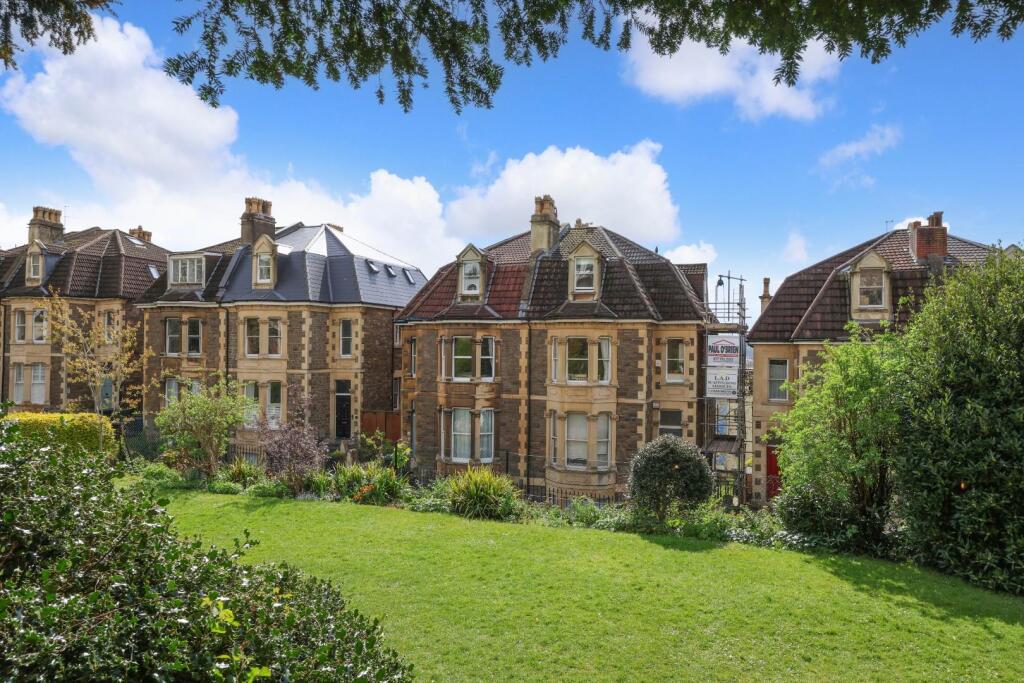2FF 13 York Gardens 37.JPG