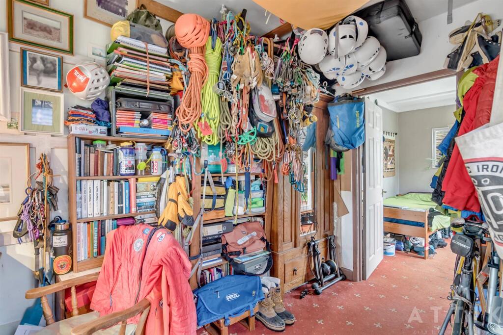 6 Mill Hill Drive Halesworth IP19 8DB (12).jpg