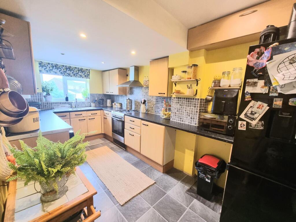 Kitchen/ Breakfast Room