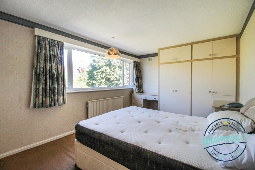Main bedroom to frontage