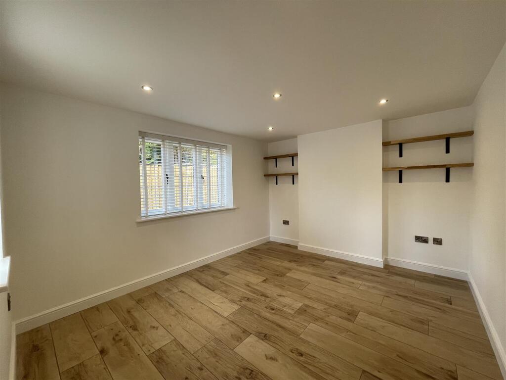 2 Manor Cottages - Dining Room.JPG