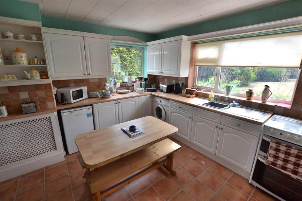 Hawcliffe Road (11).JPG