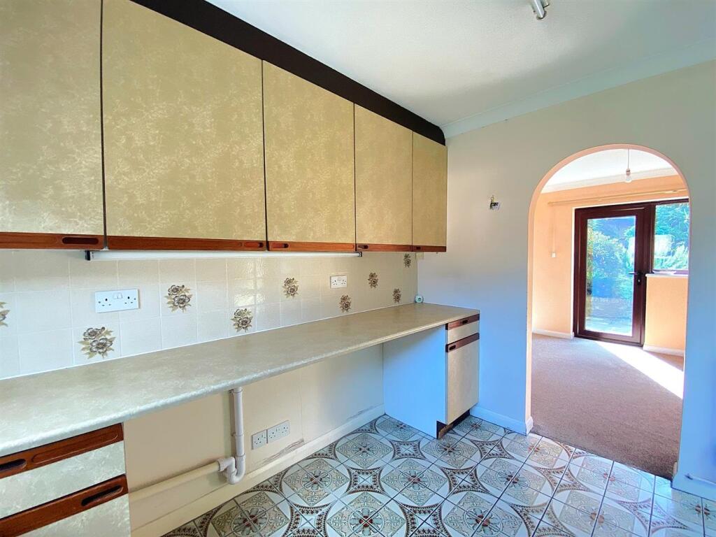 15 Portfield Close - Kitchen2.jpg