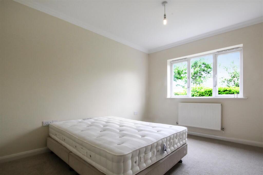 bed1.1.jpg