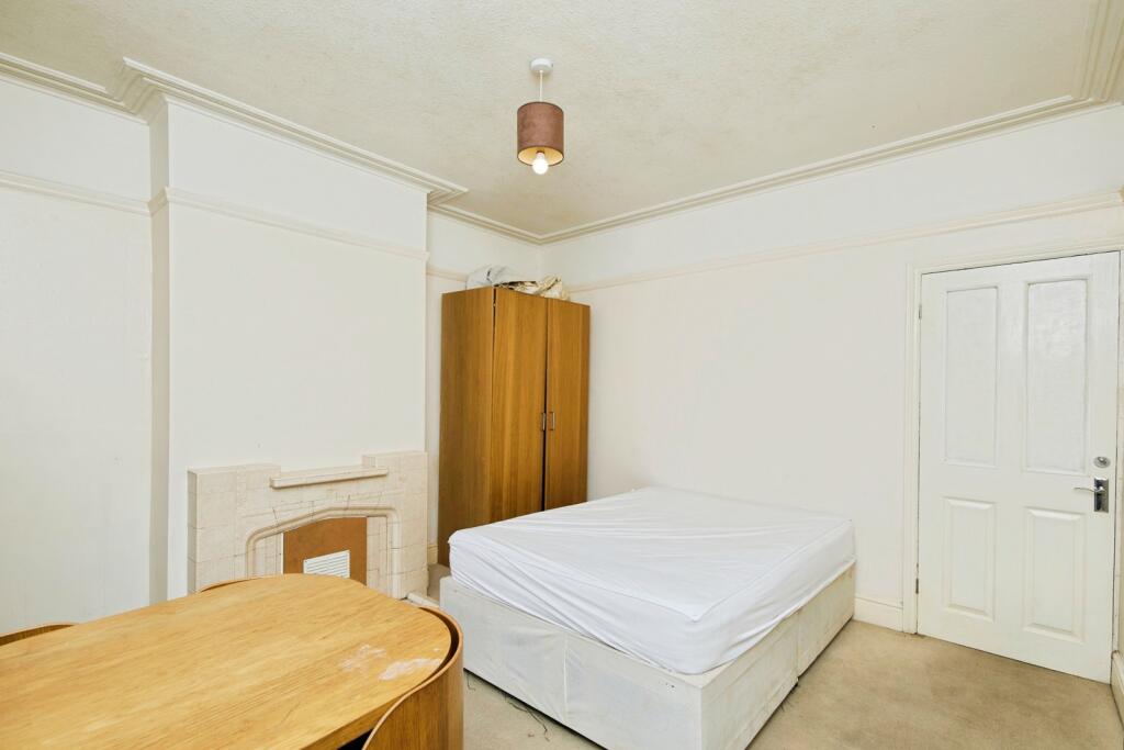 Lounge/Bedroom Three