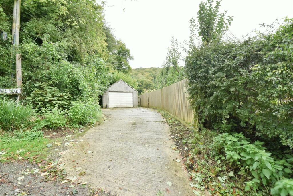 broadway cottage garage .JPG