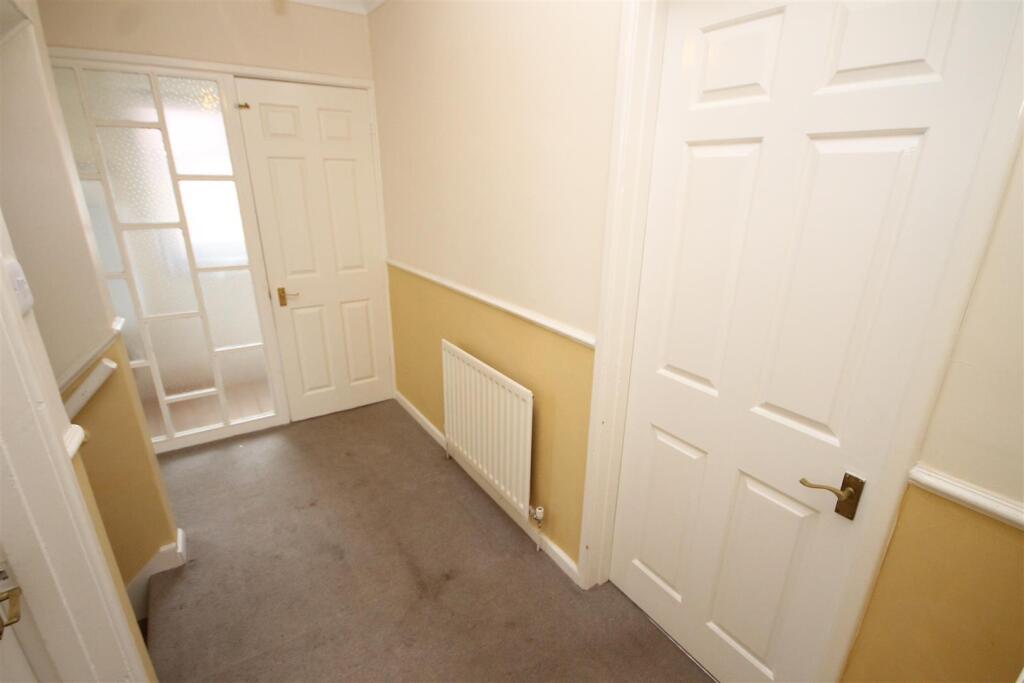 FIRST FLOOR LANDING
