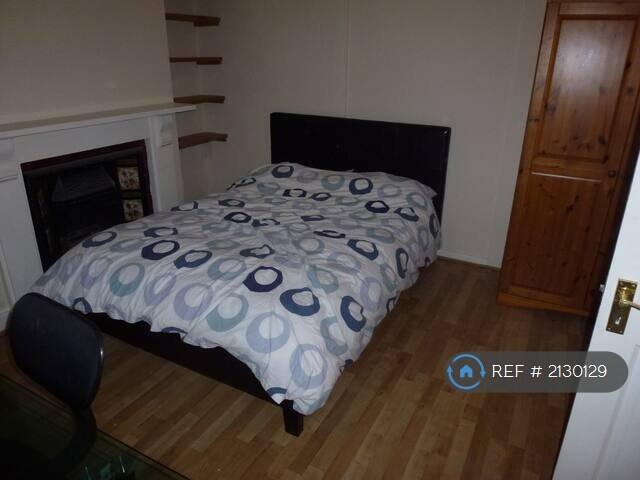 Bedroom 1 Downstairs Front