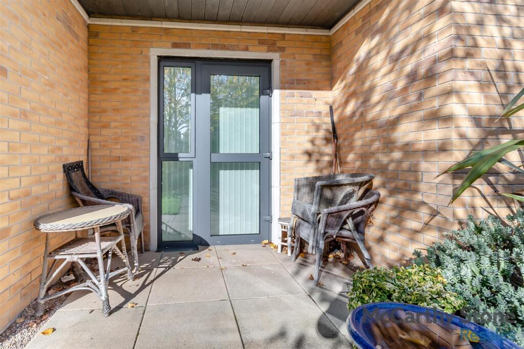 8667948-exterior01.jpg