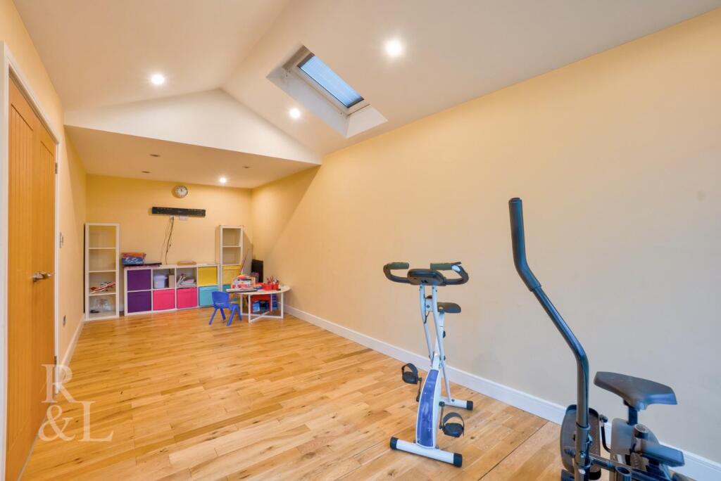 30 Carsington Crescent (18).jpg