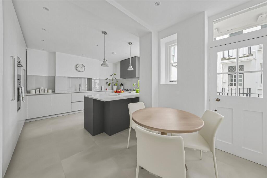 Kitchen/ Dining