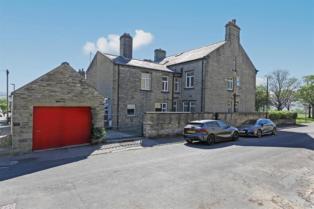 19 Savile Park.41.Photoneg.co.uk.jpg