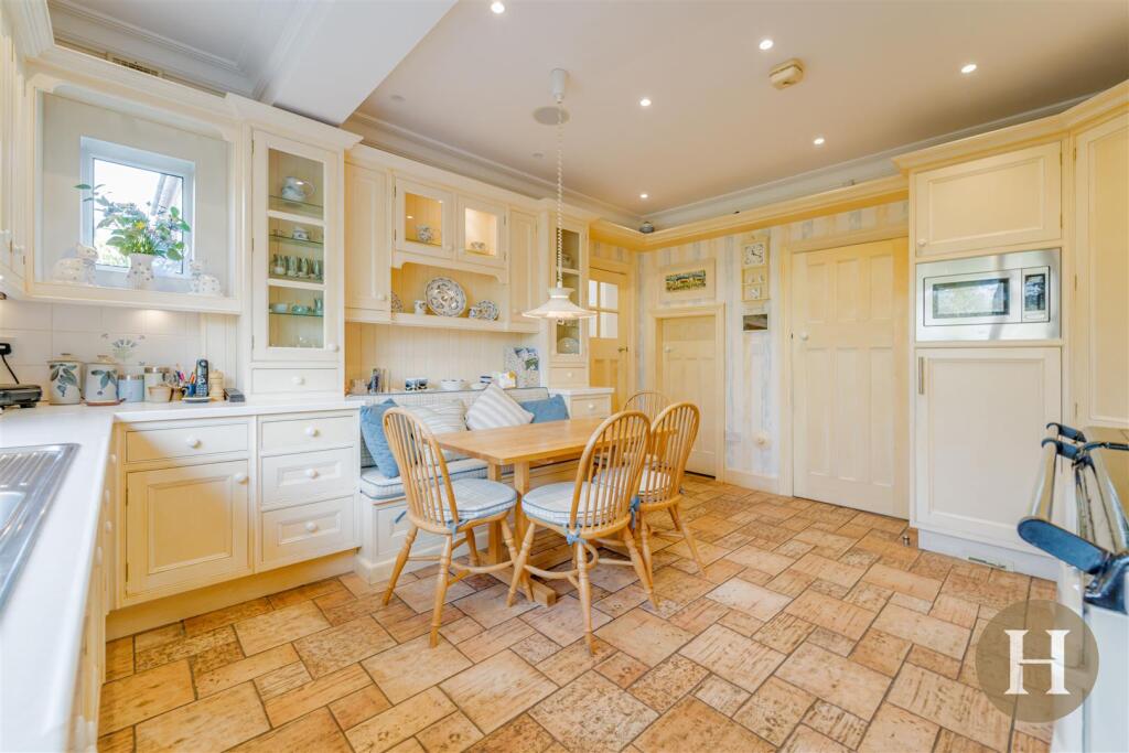 Hadleigh Estate Agents-25.jpg