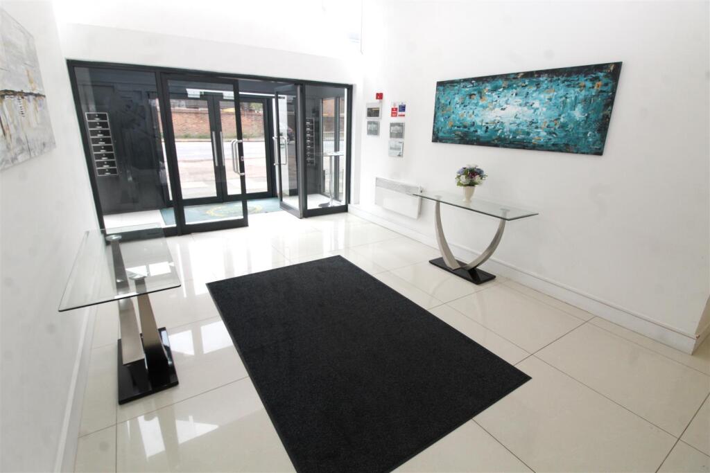 Senate House (Entrance Foyer 2).jpg