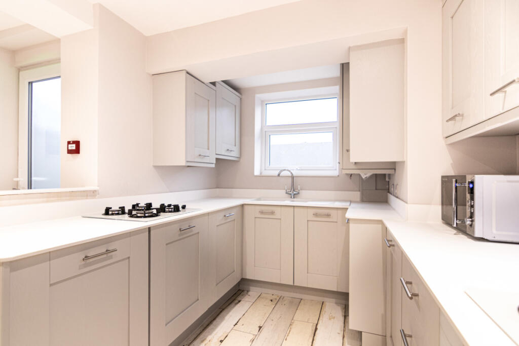 83TR Kitchen