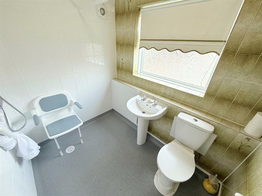 GROUND FLOOR WET ROOM