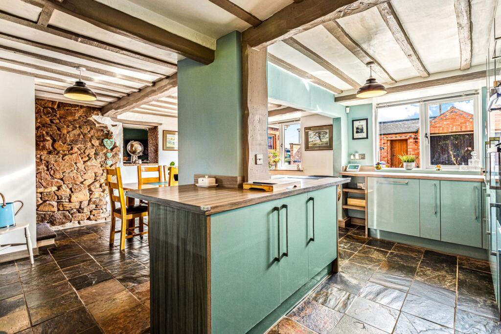 Open Plan Styled Kitchen/Diner