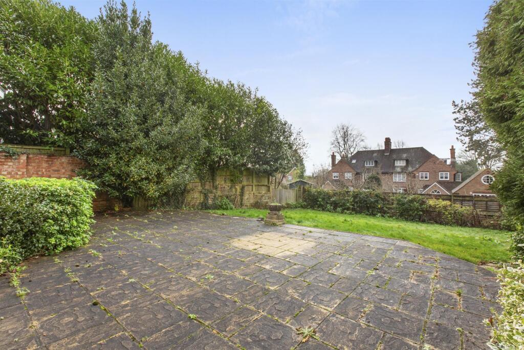 20a Maybrook Gardens, HP13 6PJ-11.jpg