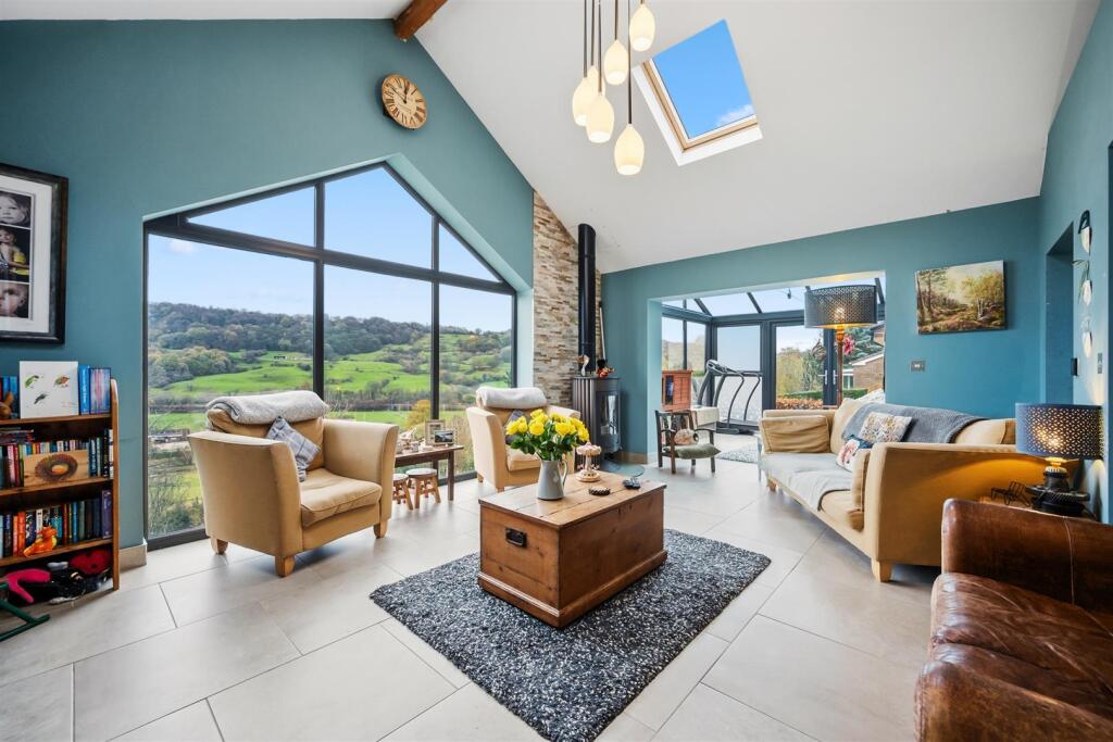 Open plan living area.jpg