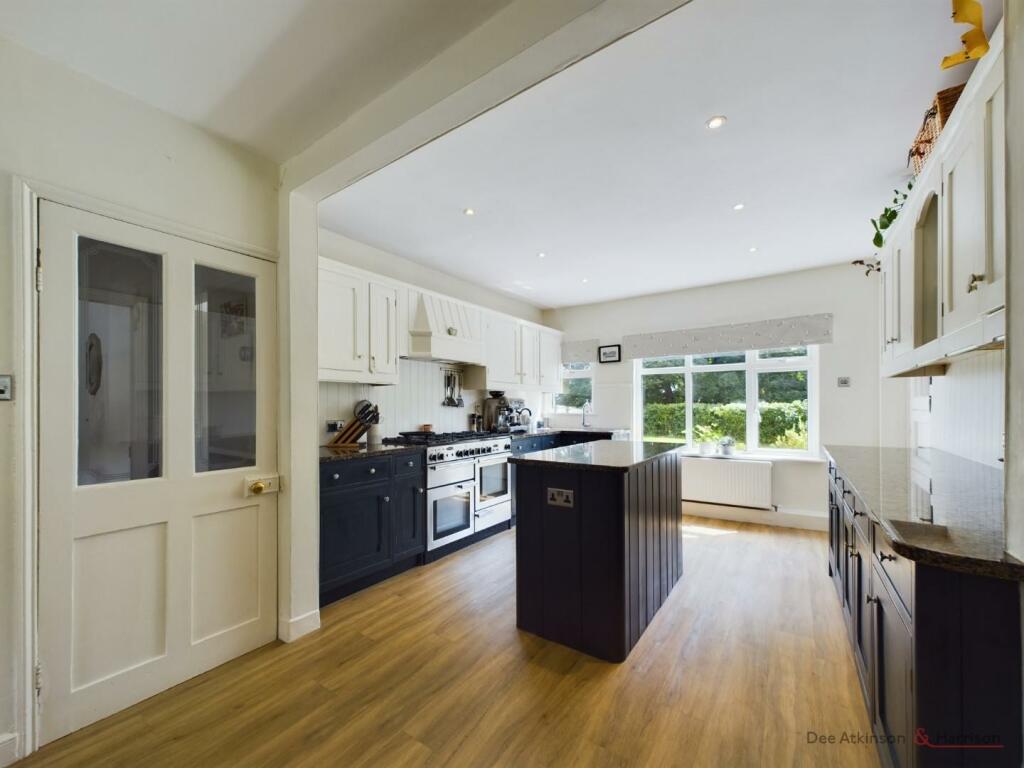 Kitchen/Dining Area