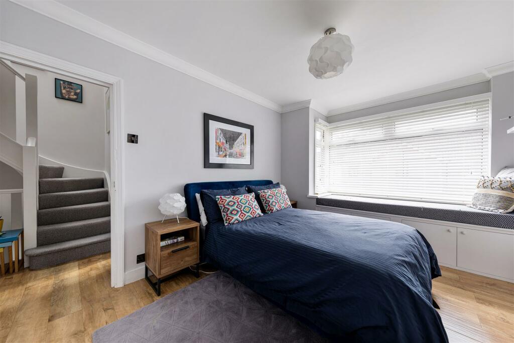 92 Cavendish Drive, E11