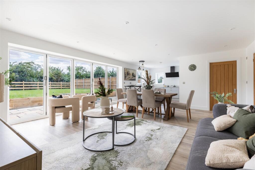 Living/Dining Areas