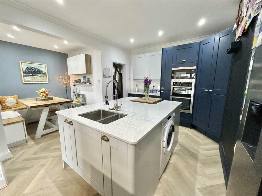 OPEN PLAN KITCHEN