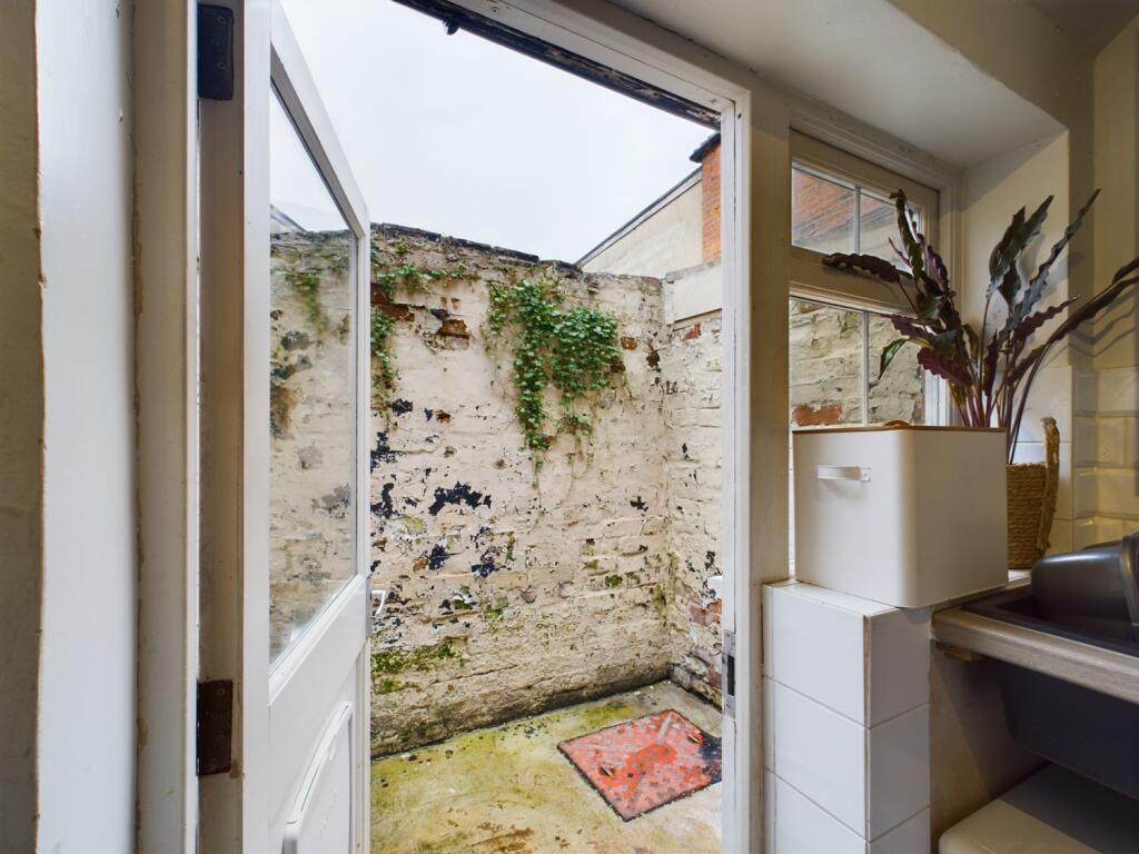 CAM01740G0-PR0210-STILL011