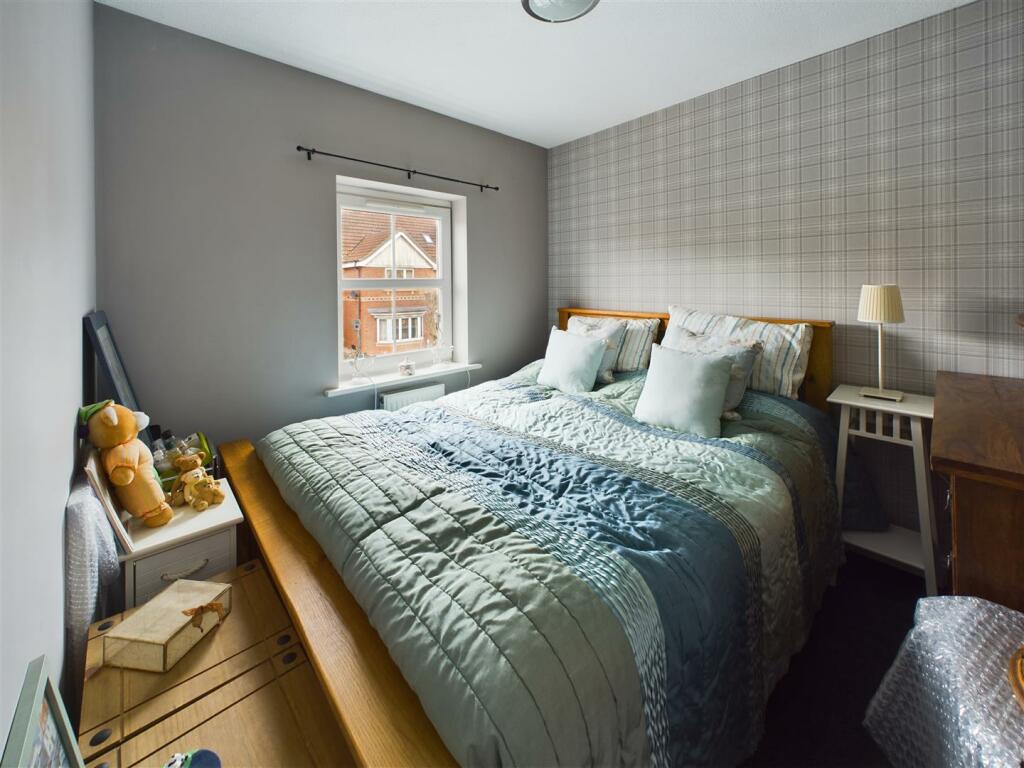 BEDROOM 2