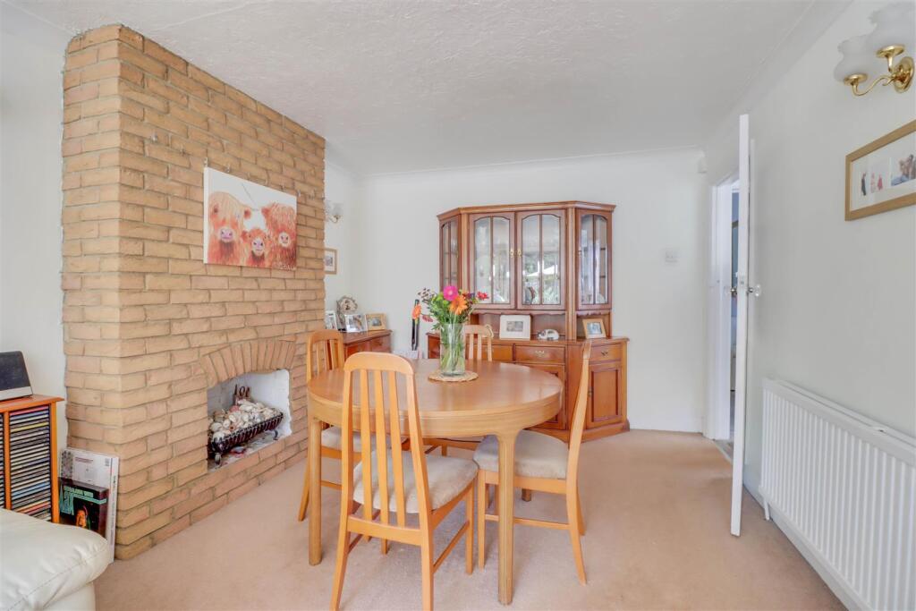 111 RUNWELL ROAD INSIDE-15.jpg