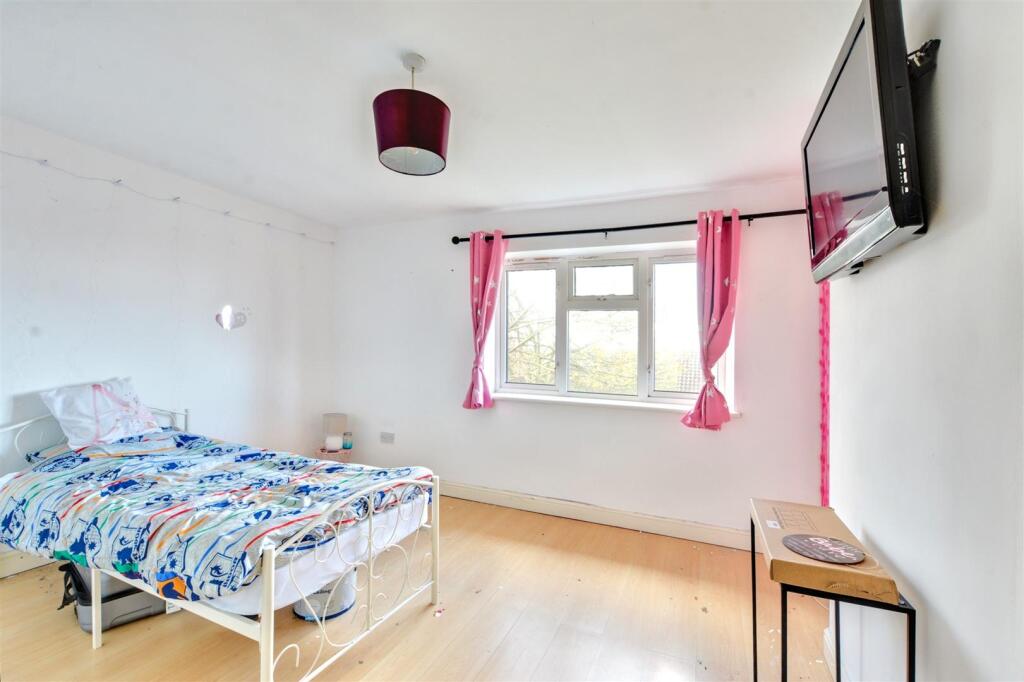 Bedroom 2_1.jpeg