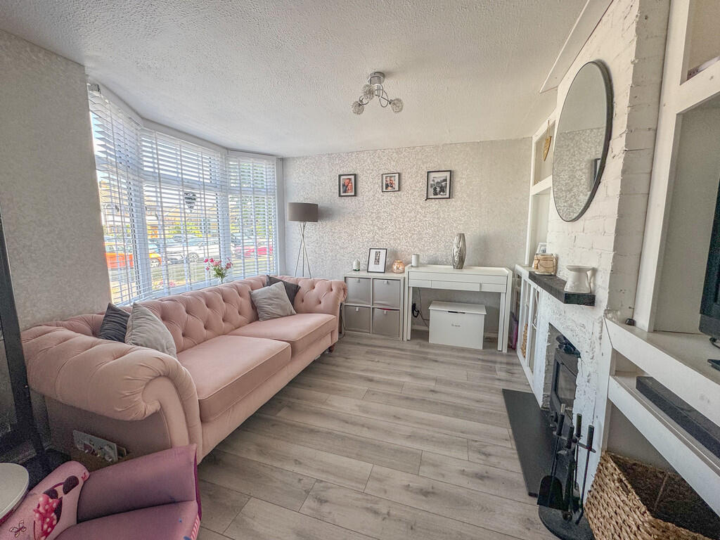 LOUNGE 1
