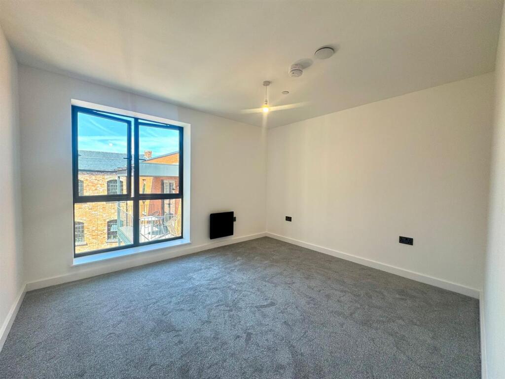 Bedroom pic 1.jpeg