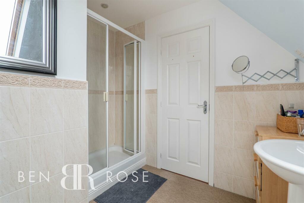 Jack &amp; Jill Ensuite