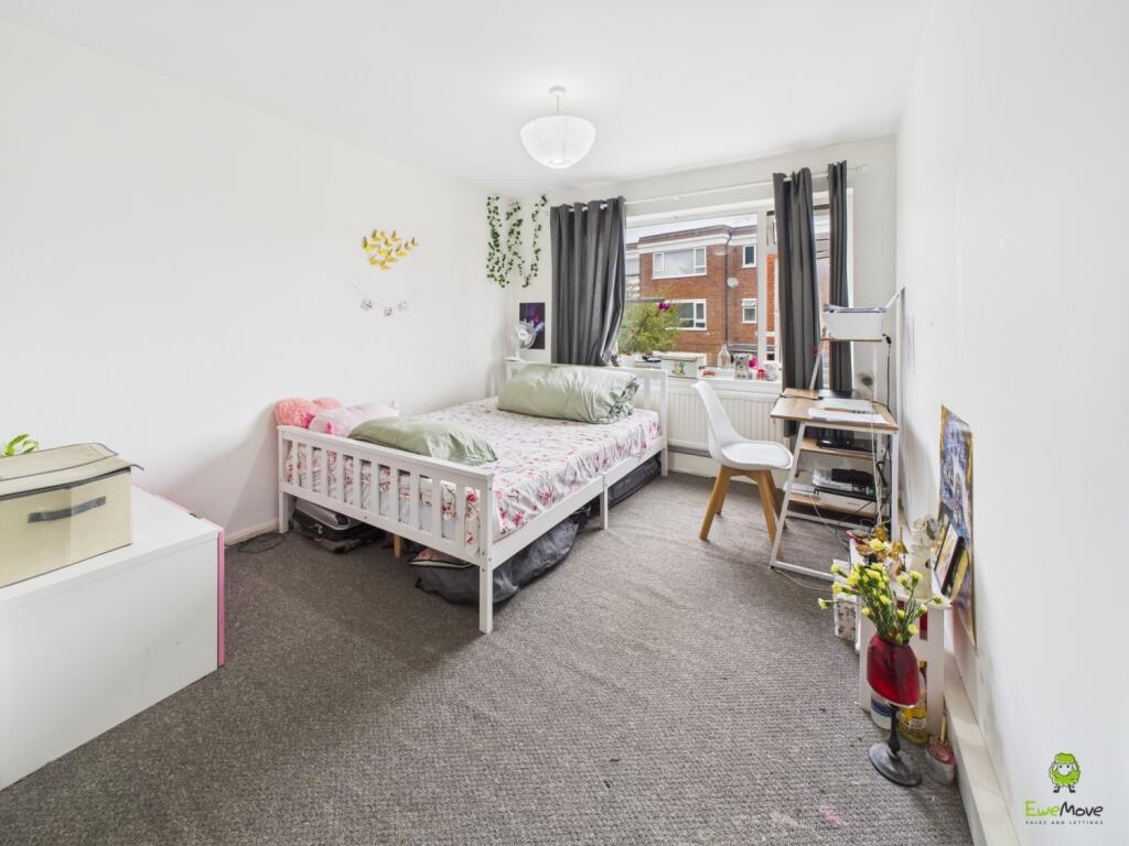 Presented by Clinton at EweMove Bexleyheath and Da