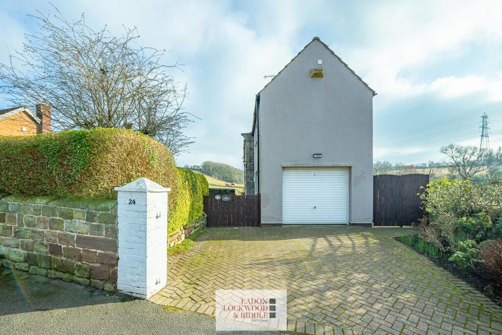 Entrance to property.jpg