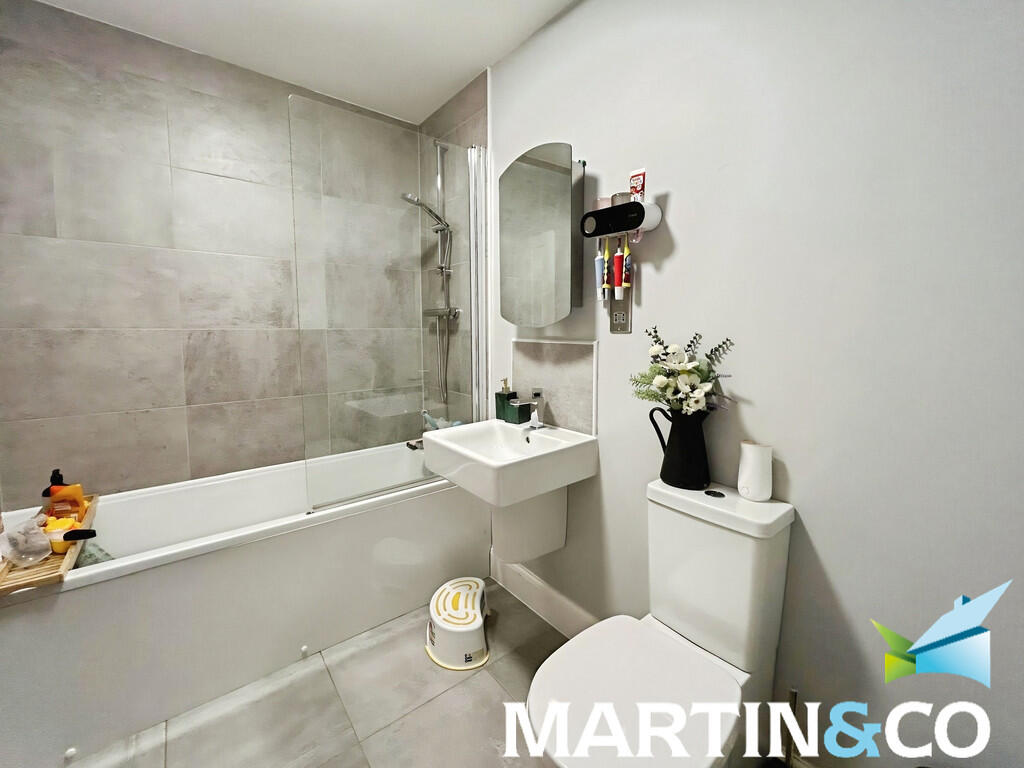 e8227f39-WhatsApp...