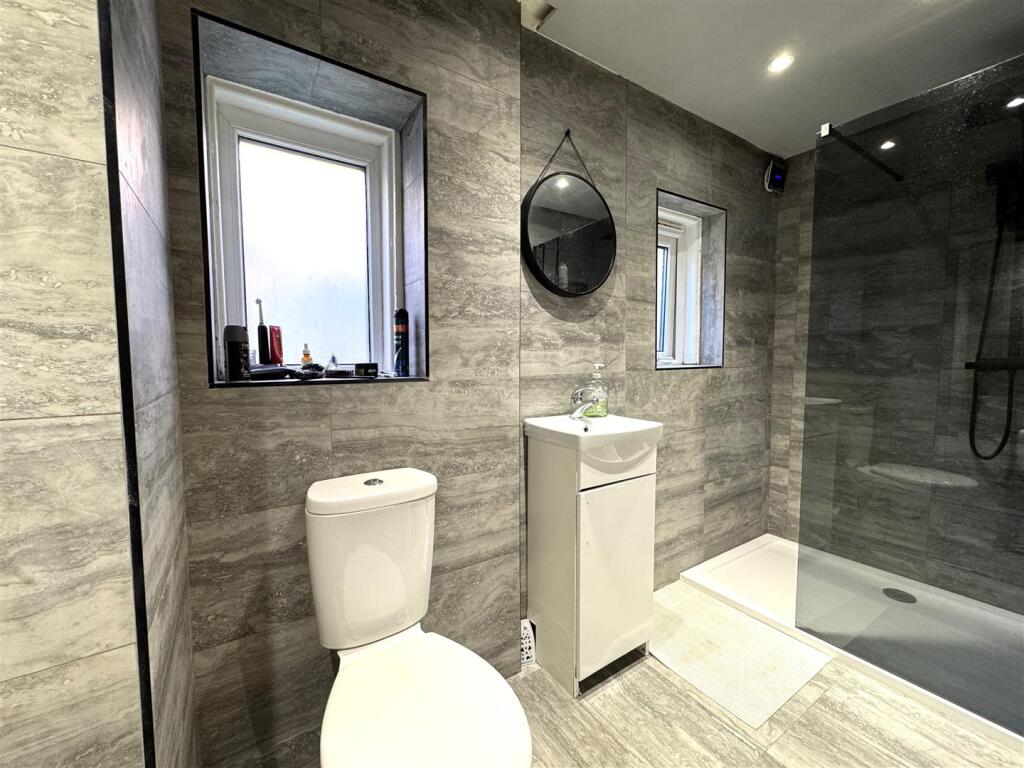 Gff shower room
