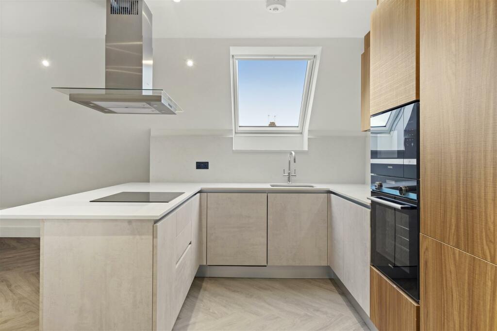 Flat 7 - 7, Sudbury Hill Close  - 3BDHC4WmJiDp7fWA