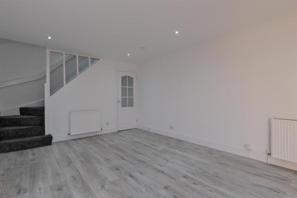 017-88 Currieside Avenue , Shotts , ML7 5RN.jpg