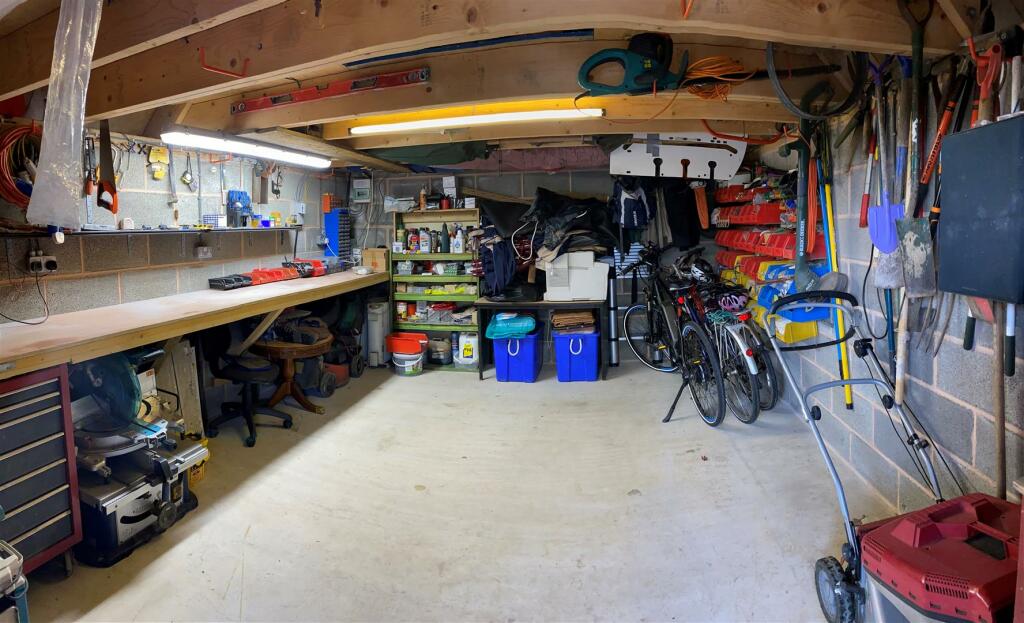 WORKSHOP/STORE