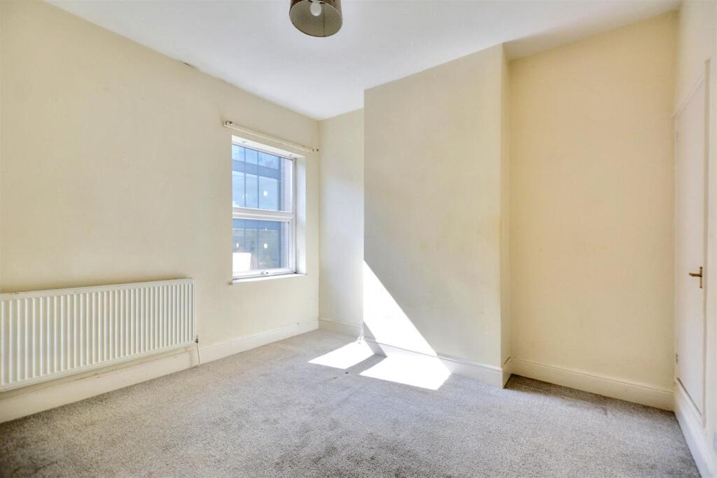 Bedroom 1_1.jpeg