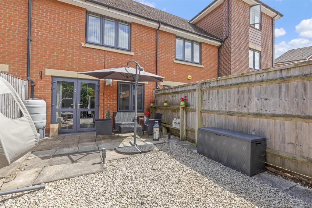 37 Bartlett Place, HP12 3ER-11.jpg