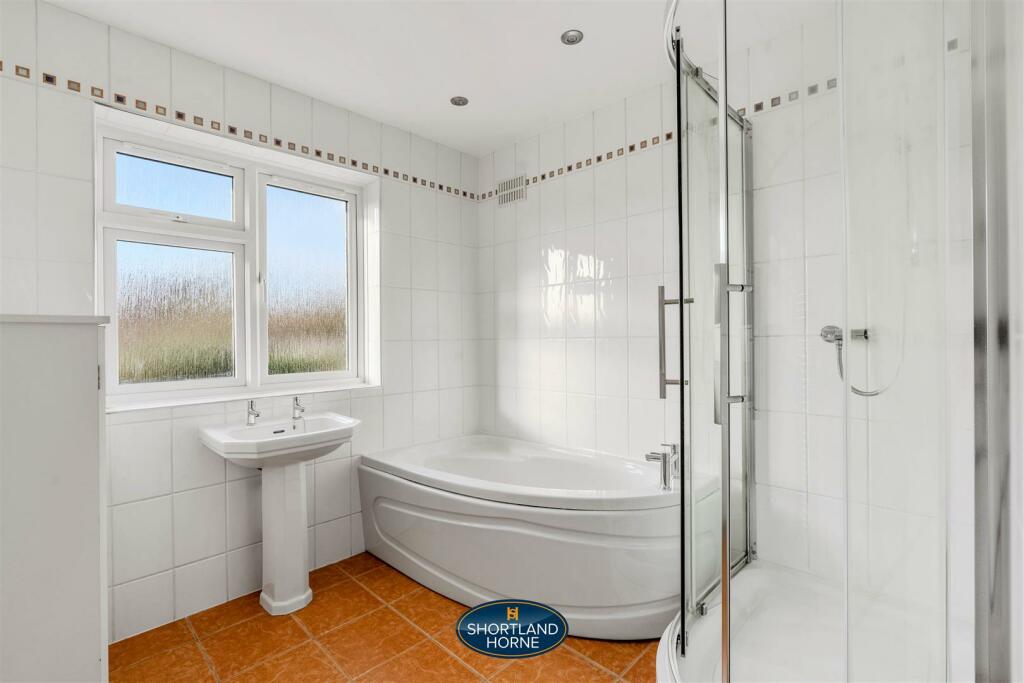 74 Arnold Ave Int (3 of 21).jpg