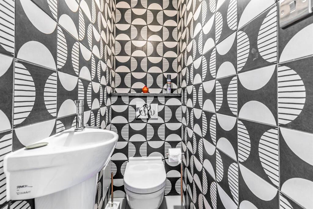 Cloakroom/wc
