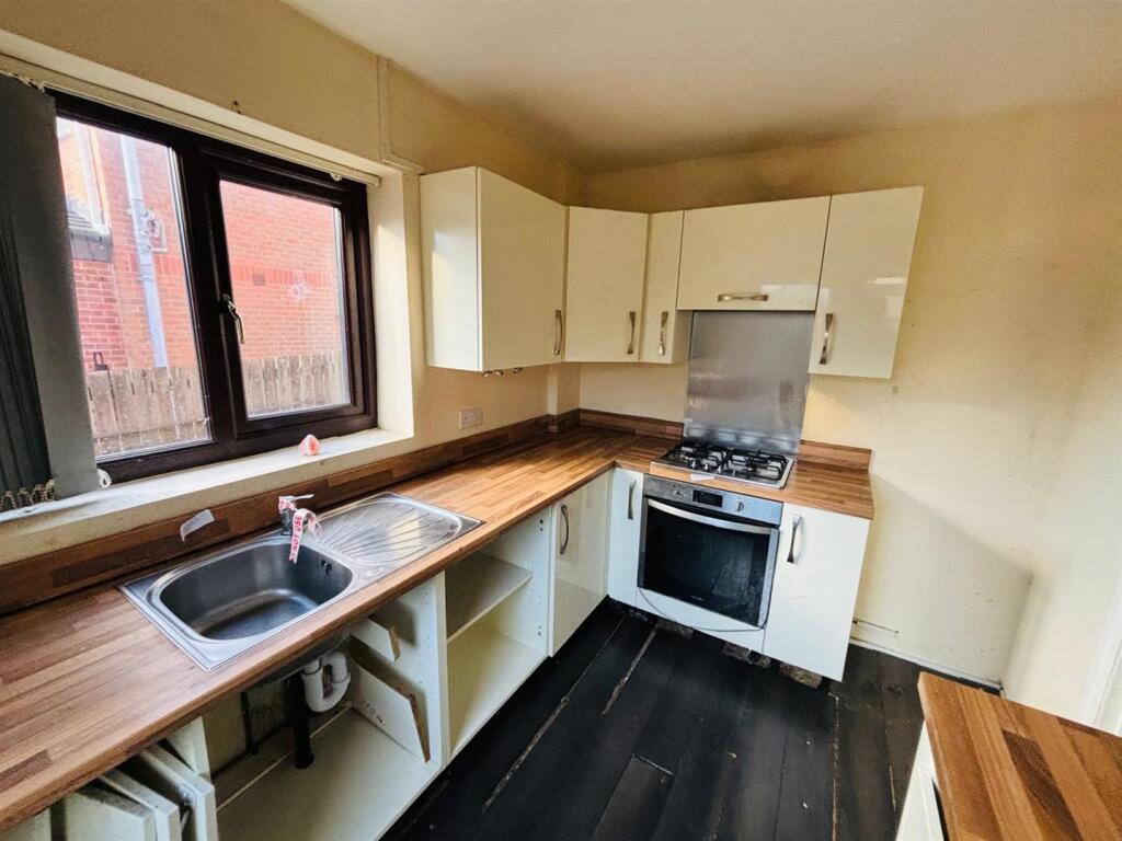 Kitchen: