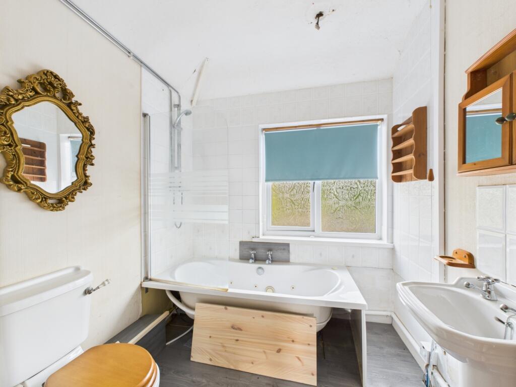 CAM02313G0-PR0093-STILL017