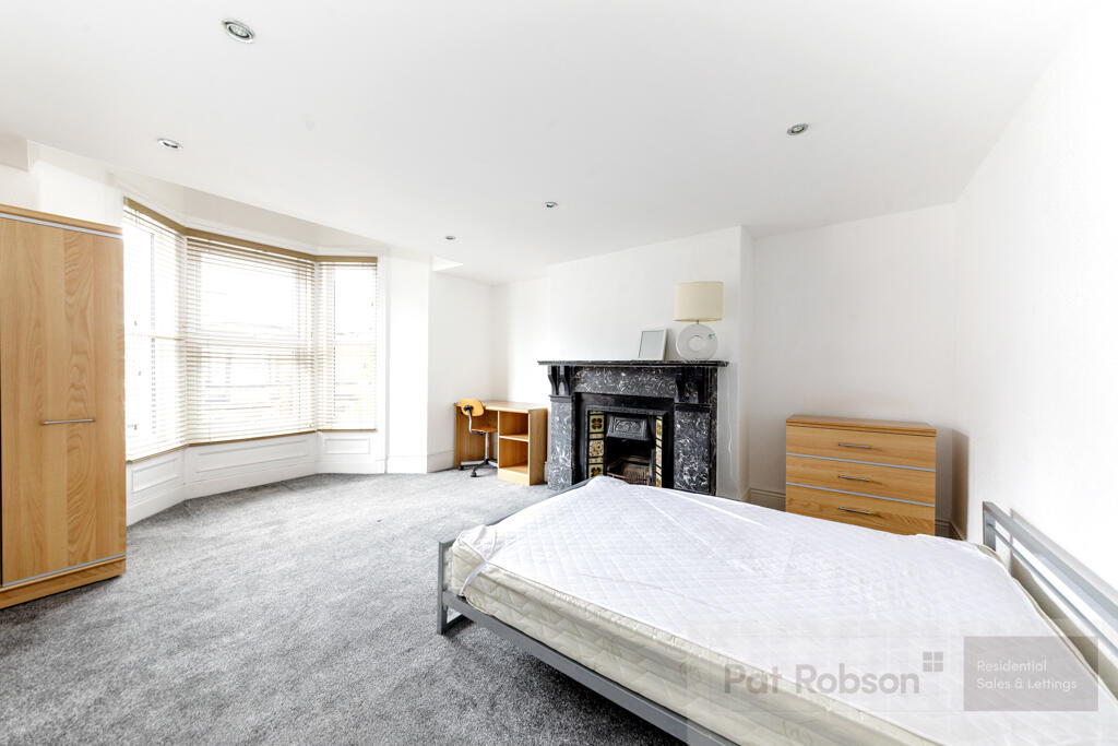 11 holmwood grove856