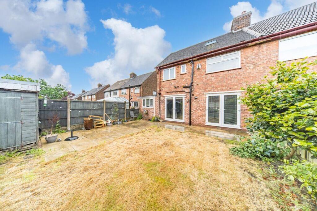 22 Coniston Ave garden 2.jpg