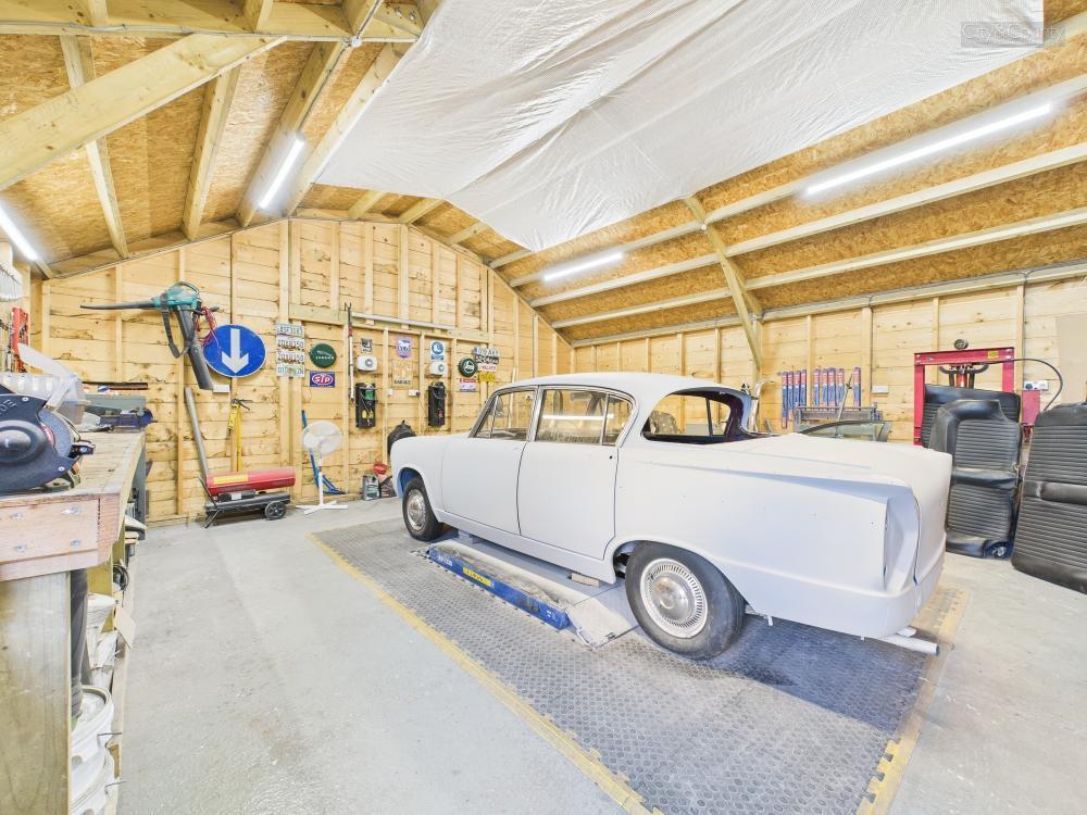 Garage/Workshop